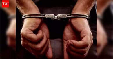 पुण्यात बुरखाधारी व्यक्तीने नातेवाईकाच्या घरी लुटले, अटक