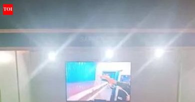 लष्कराने खाण शोधणे, टोही करणे आणि पाळत ठेवणे यासाठी मानवरहित ग्राउंड वाहन विकसित केले आहे