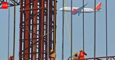 उड्डाणाला होणारा विलंब आणि फिरण्याच्या घटनांमुळे प्रवासी चिंतेत आहेत