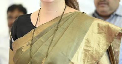 महिला आयोगाला मोठा धक्का; रुपाली चाकणकरांचा राजीनामा