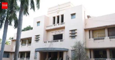 पुण्याच्या ILS लॉ कॉलेजच्या आणखी विद्यार्थ्यांनी ‘जादा फी’ परत मागितली आहे.