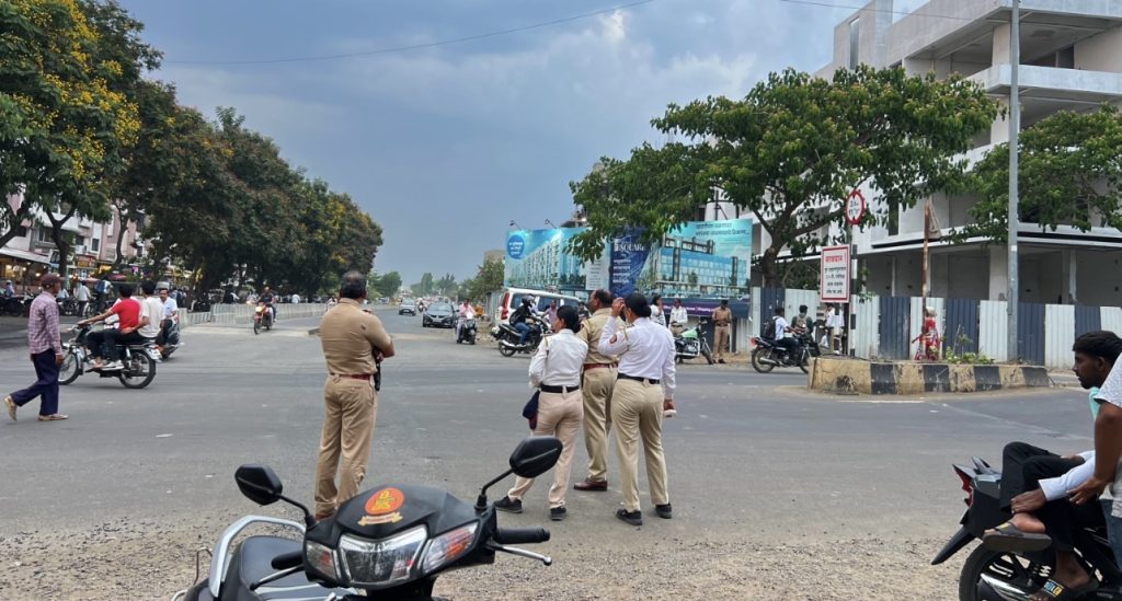 गरज चौकात, बंदोबस्त रिंग रोडवर; ट्रॅफिक पोलिसांवर प्रश्नचिन्ह