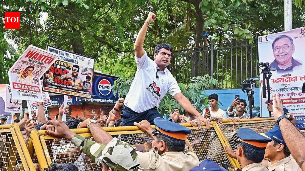CBSE पुनर्मूल्यांकनाच्या गोंधळाने विद्यार्थ्यांचे परदेशी प्रवेश, शिष्यवृत्ती आणि आयआयटीची स्वप्ने गिळंकृत केली | पुणे बातम्या