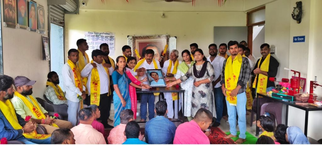 साहित्यरत्न लोकशाहीर अण्णाभाऊ साठे जयंतीनिमित्त दिव्यांग मुलांसाठी स्नेहभोजन व वृक्षारोपण